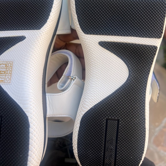 Like new white leather Prada platform sandals - Picture 5 of 5